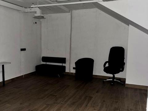 комерційна за адресою Дніпровська набережна вул., 18-Б