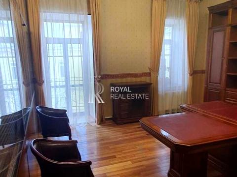 комерційна за адресою Круглоуніверситетська вул., 4