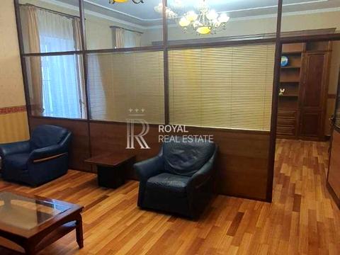 комерційна за адресою Круглоуніверситетська вул., 4