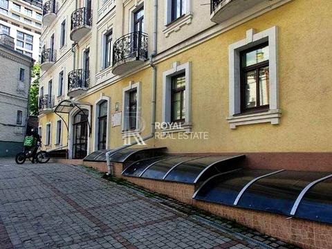 комерційна за адресою Круглоуніверситетська вул., 4