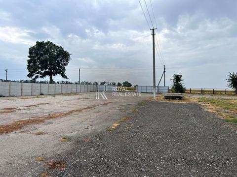 комерційна за адресою Підгірний, 1