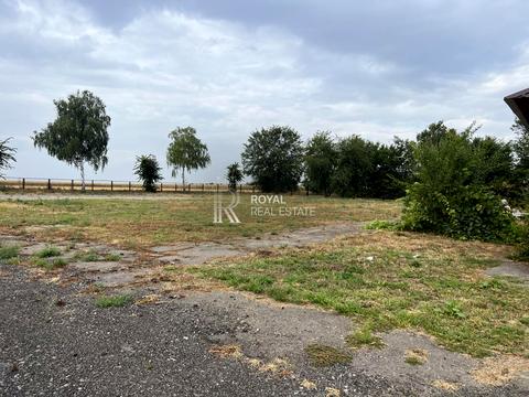 комерційна за адресою Підгірний, 1