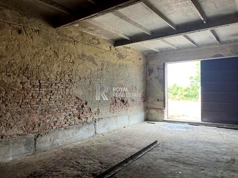 комерційна за адресою Підгірний, 1