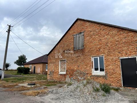 комерційна за адресою Підгірний, 1