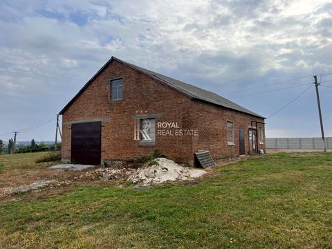 комерційна за адресою Підгірний, 1