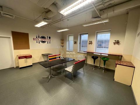 коммерческая по адресу Вацлава Гавела, 6