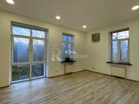 комерційна за адресою Редутна вул., 58