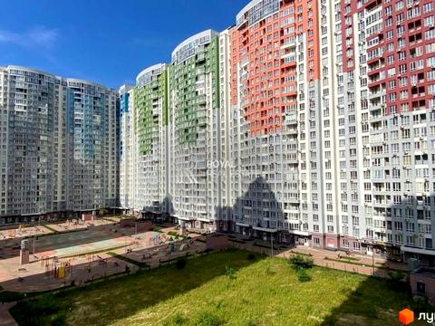 комерційна за адресою Каховська вул., 60