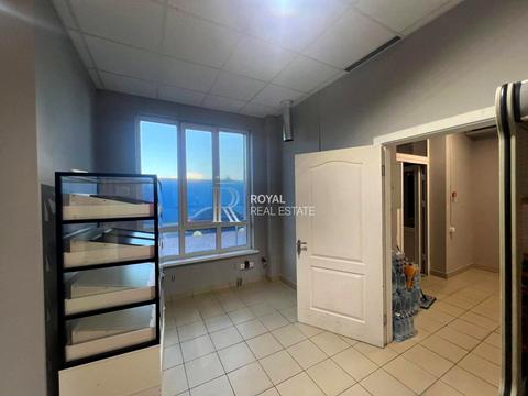 комерційна за адресою Каховська вул., 60