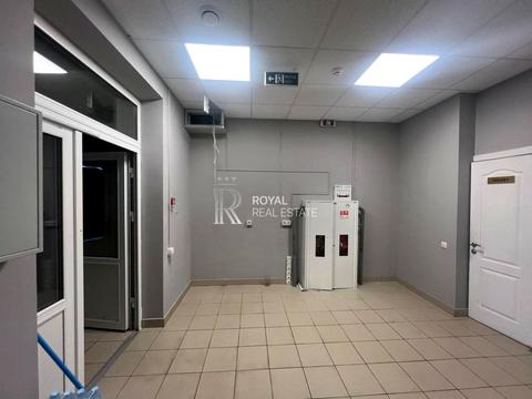 комерційна за адресою Каховська вул., 60