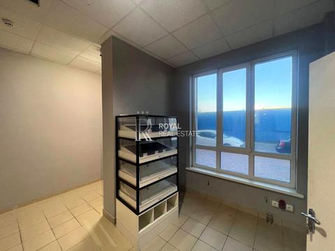 комерційна за адресою Каховська вул., 60