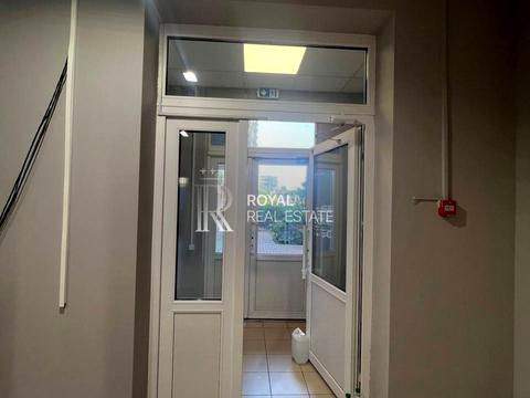 комерційна за адресою Каховська вул., 60