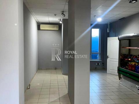 комерційна за адресою Каховська вул., 60