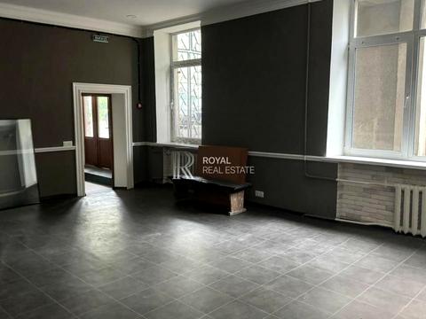 комерційна за адресою Володимирська вул., 54