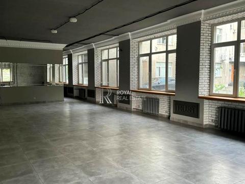 комерційна за адресою Володимирська вул., 54