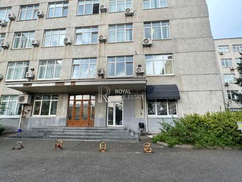 комерційна за адресою Володимирська вул., 54