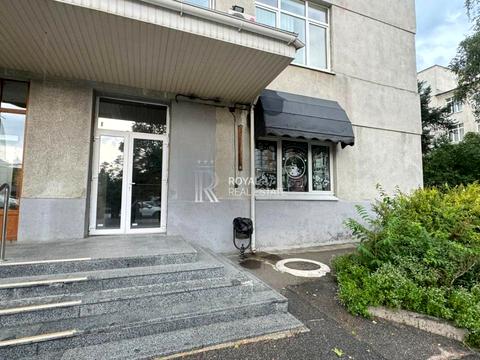 комерційна за адресою Володимирська вул., 54