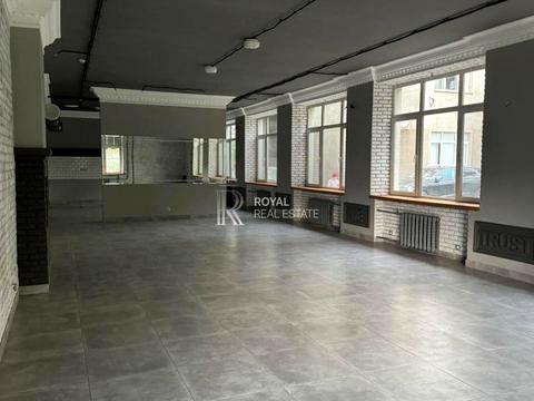 комерційна за адресою Володимирська вул., 54