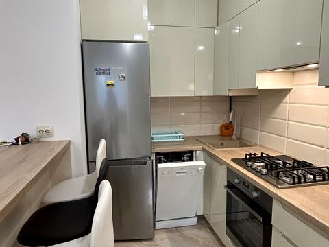 квартира за адресою Василя Сухомлинського вул., 12