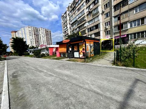 комерційна за адресою Драгоманова вул., 7