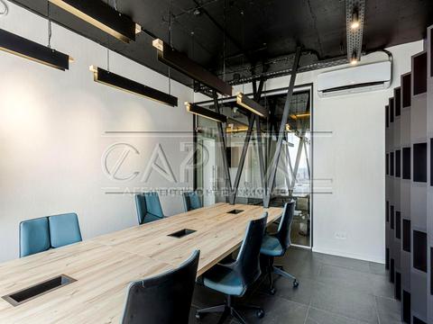 комерційна за адресою Кловський узвіз, 7