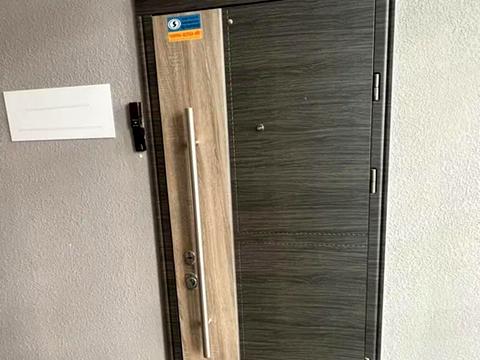 комерційна за адресою Дегтярна вул., 8