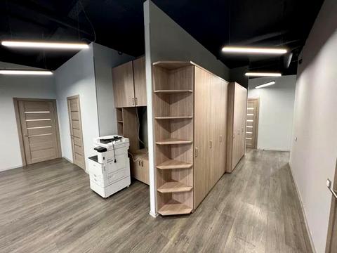 комерційна за адресою Дегтярна вул., 8