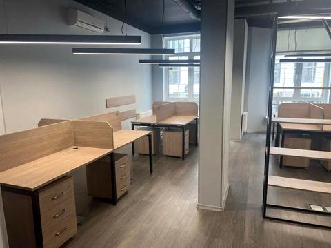 комерційна за адресою Дегтярна вул., 8