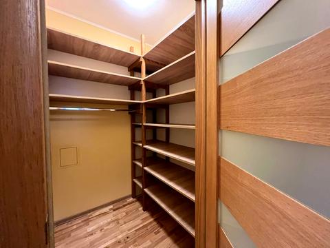 квартира по адресу Василя Ґренджі-Донського пл., 4