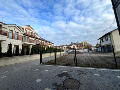 квартира по адресу Василя Ґренджі-Донського пл., 4