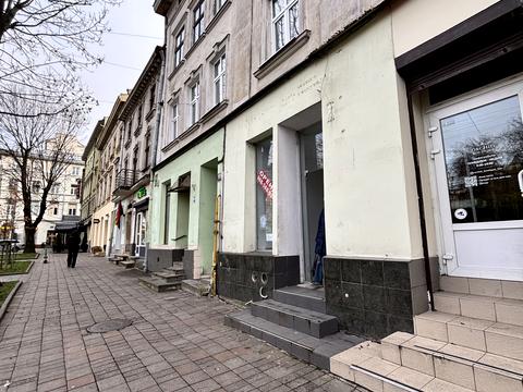 комерційна за адресою Князя Ярослава Осмомисла пл., 10