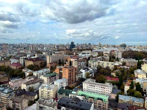 паркоместо по адресу Василия Тютюнника ул. (Анрі Барбюса), 37/1