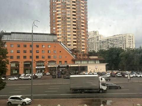 комерційна за адресою Лесі Українки бульв., 23-Б