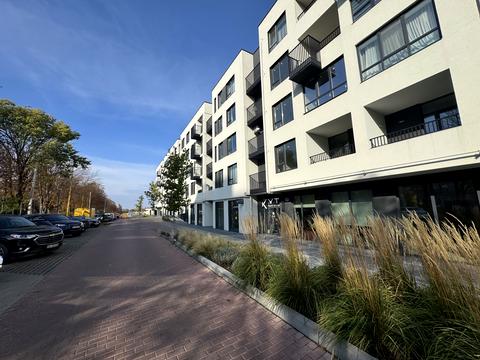 комерційна за адресою Льонокомбінатівська вул., 4