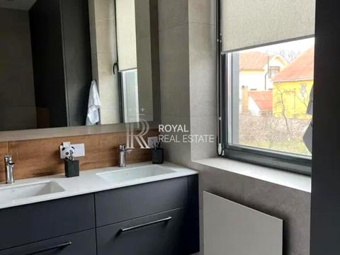 будинок за адресою Богатирська вул., 30а