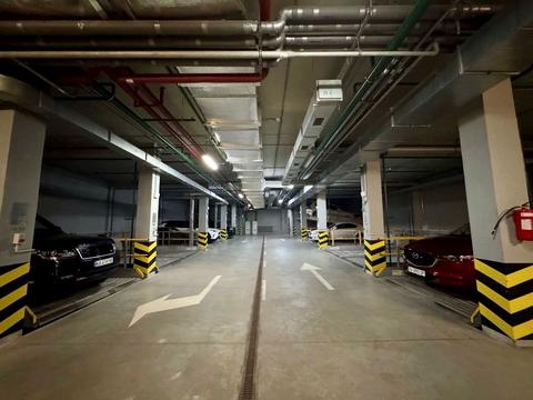 паркомісце за адресою Євгена Коновальця вул. (Щорса), 34-А