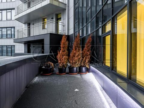 комерційна за адресою Буслівська вул., 12