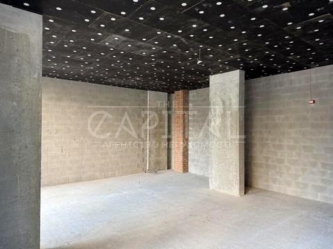 комерційна за адресою Салютна вул., 2-Б