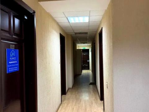 коммерческая по адресу Соборная пл. (Октябрьская), 1-Б