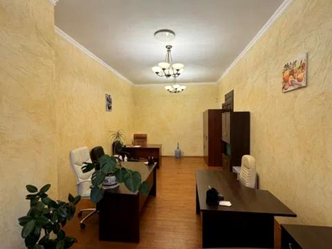 коммерческая по адресу Соборная пл. (Октябрьская), 1-Б