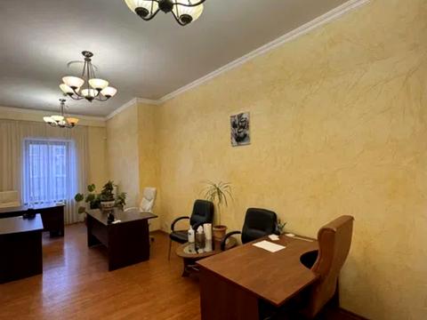 коммерческая по адресу Соборная пл. (Октябрьская), 1-Б