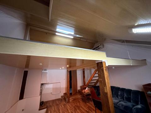 комерційна за адресою Августина Волошина вул., 2