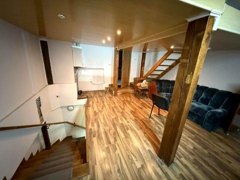 комерційна за адресою Августина Волошина вул., 2