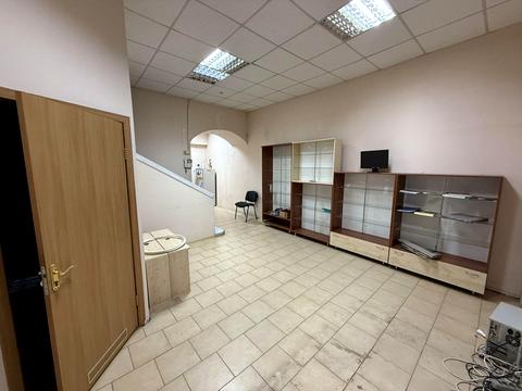 комерційна за адресою Августина Волошина вул., 2