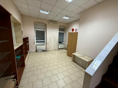 комерційна за адресою Августина Волошина вул., 2