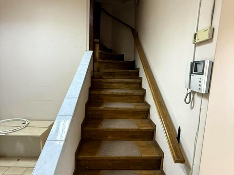 комерційна за адресою Августина Волошина вул., 2