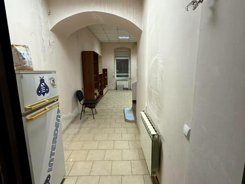 комерційна за адресою Августина Волошина вул., 2