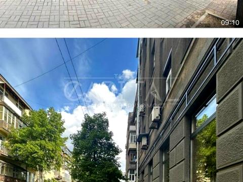 комерційна за адресою Інститутська вул., 24