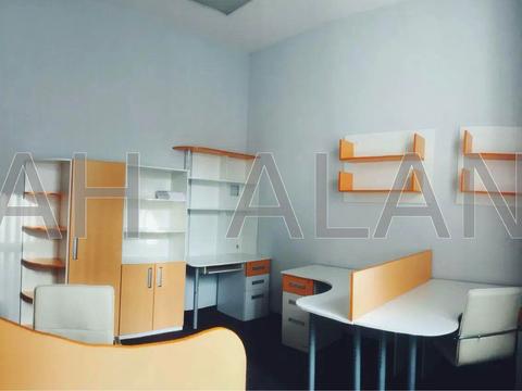 комерційна за адресою Саксаганського вул., 15