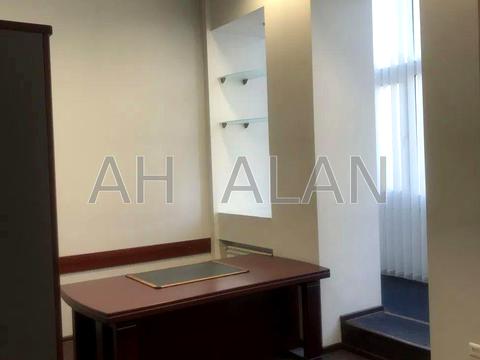 комерційна за адресою Саксаганського вул., 15